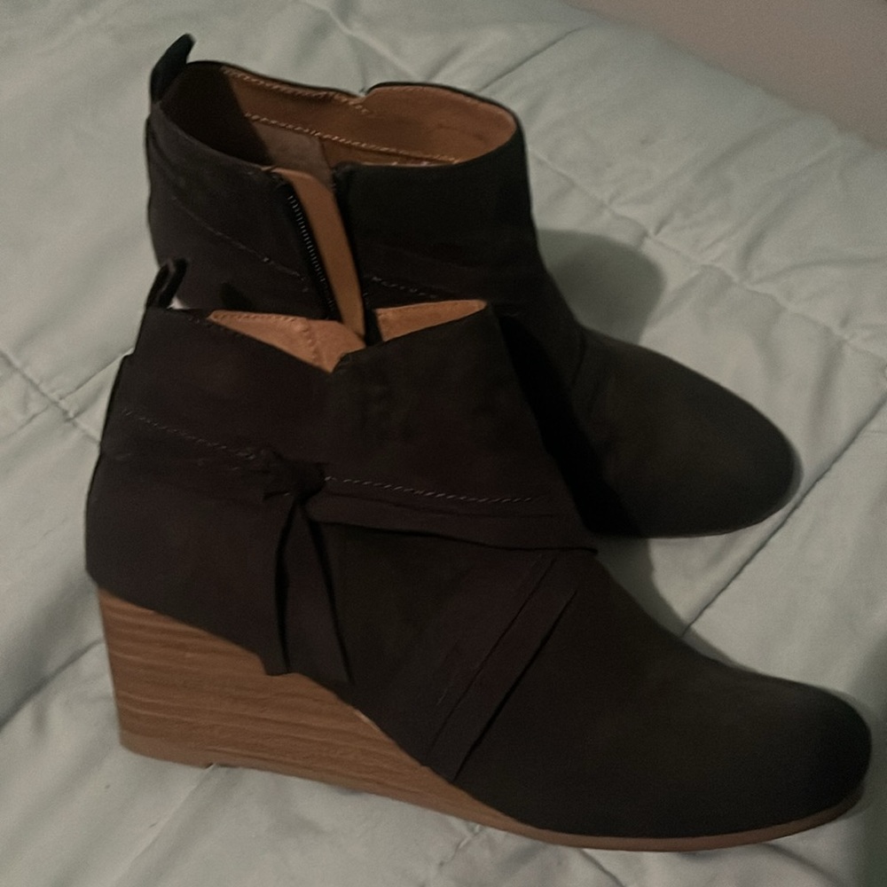#147- Booties they are dark charcoal brown 8.5
